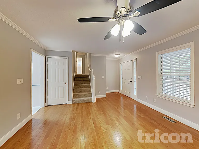 152 Hartwood Dr — Photo 4