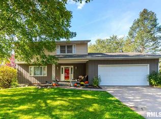 2366 W Dale Ct, Bettendorf, IA