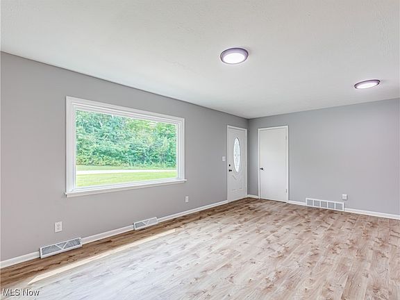 3rd image of 1625 Hibbard Dr