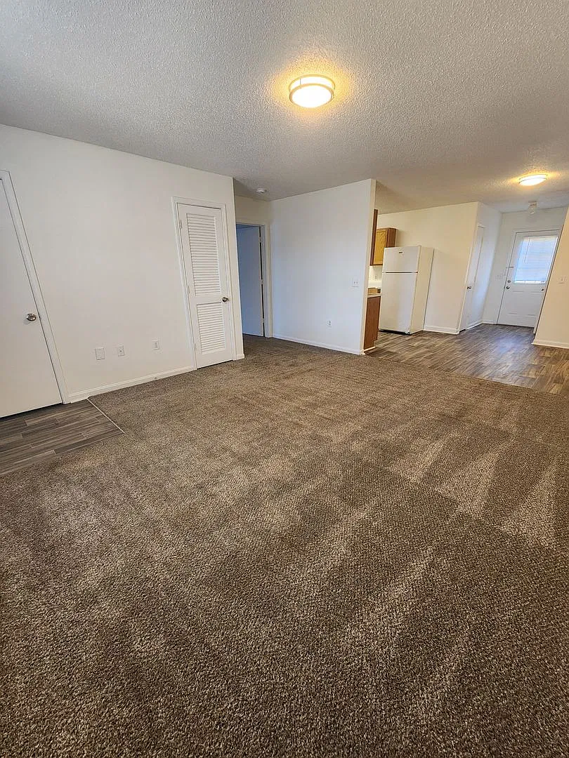 Castlewood Apartments - Huntsville, AL — Photo 2