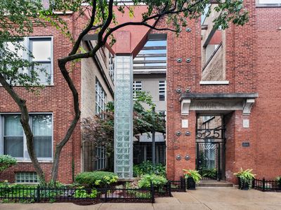 525 N Ada St APT 37, Chicago, IL, 60642