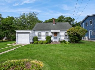 10 Laurel Road, Ronkonkoma, NY 11779