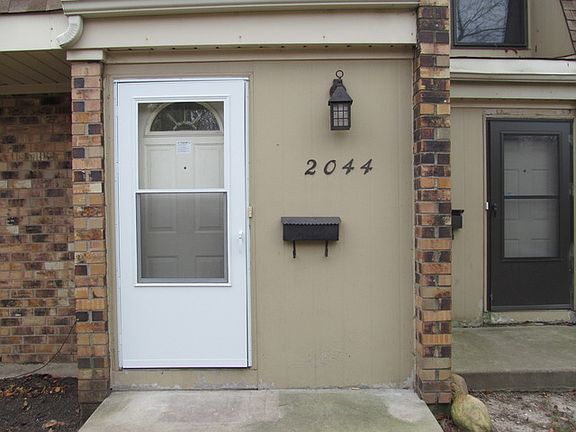 3rd image of 2044 Country Club Dr #2044