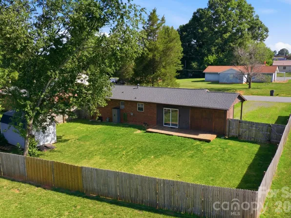 2405 2nd St, Statesville, NC 28677