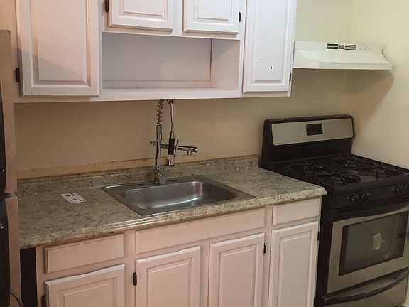 4th image of 297 Halsey St #1