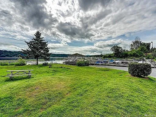 1 bed, 712 sqft, $1,999 — Photo 3