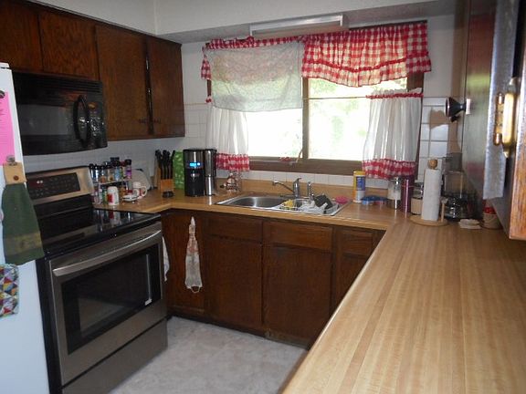 3rd image of 27 Martinwood Dr
