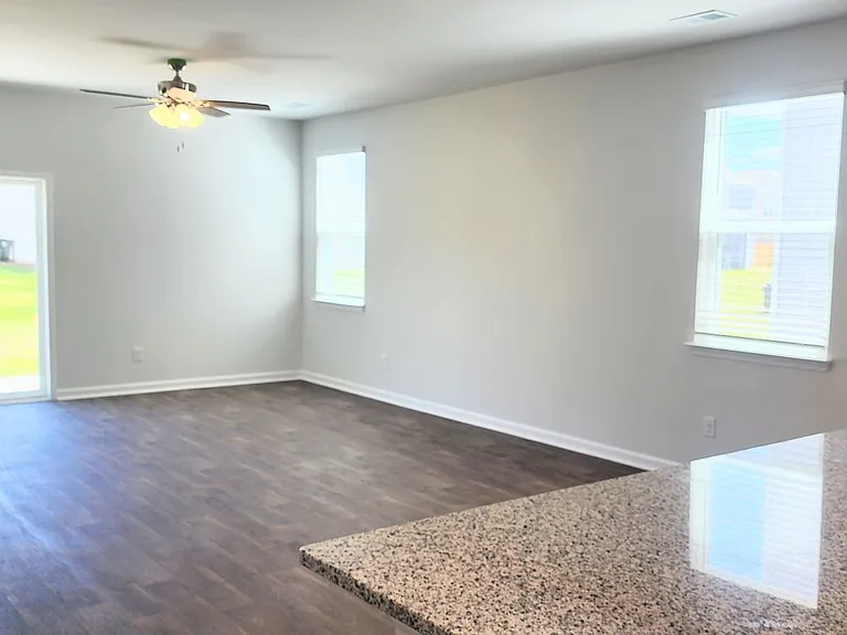 932 Woodside Creek Ln — Photo 4