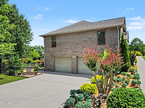 4th image of 3119 Falcon Dr