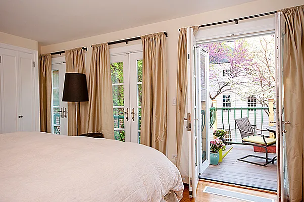 Rented by Leslie J. Garfield | media 105