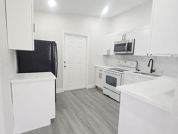 4th image of 3102 French Avenue