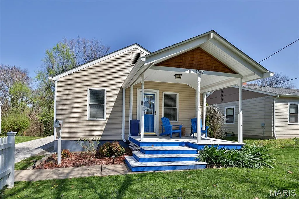 1549 Grand Ave photo 1