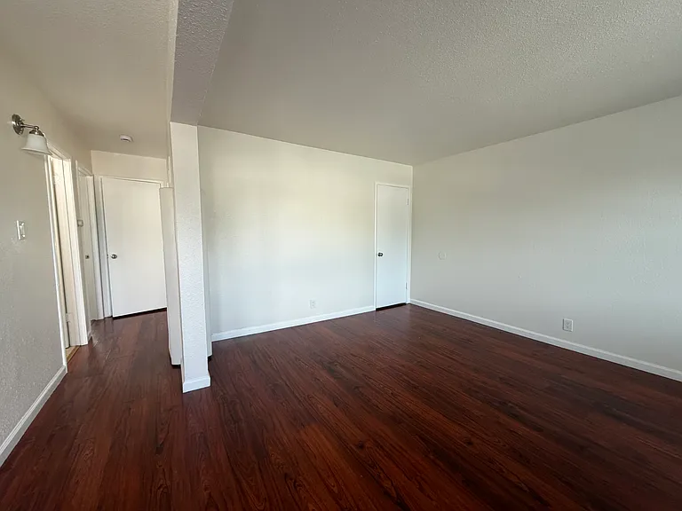 Haller Court — Photo 9