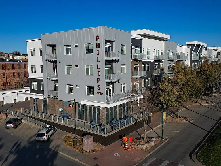 Phillips Avenue Lofts — Photo 4
