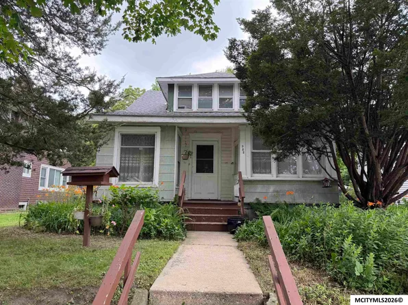 932 N Pennsylvania Ave, Mason City, IA 50401