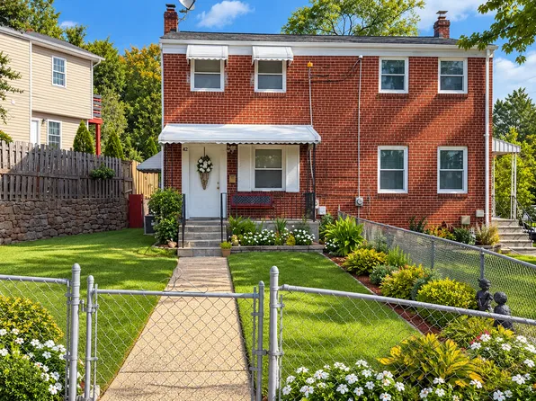 42 Underwood Pl, Alexandria, VA 22304