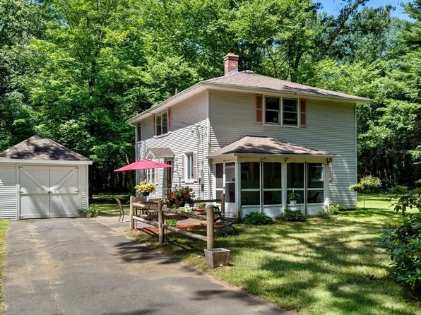 105 James St, Agawam, MA 01001