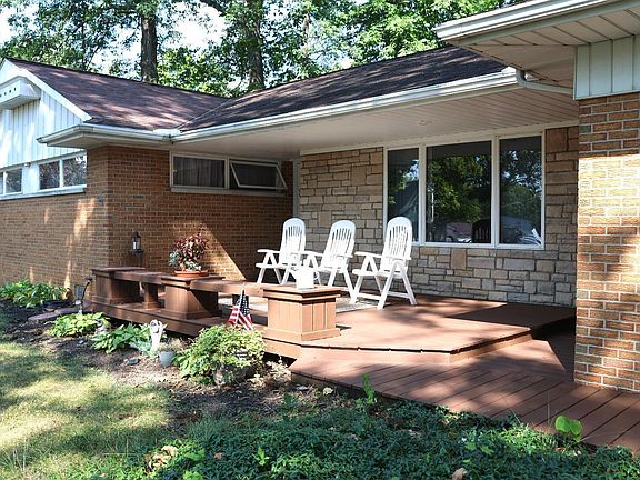 2nd image of 715 Maplewood St
