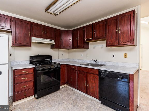 5th image of 540 N 4th St APT D