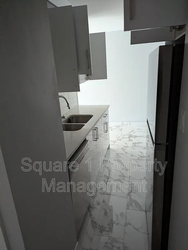 1 bed, 1.0 bath, $1,300 — Photo 2