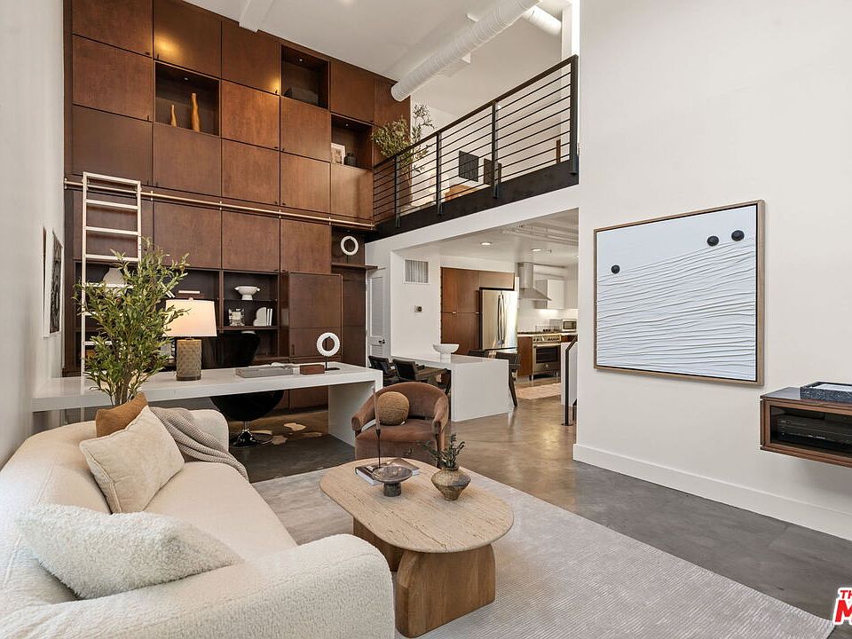1st image of 1037 N Laurel Ave APT 14