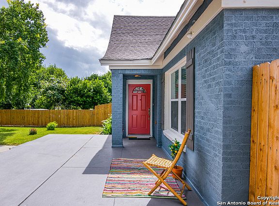 3rd image of 1419 Hicks Ave