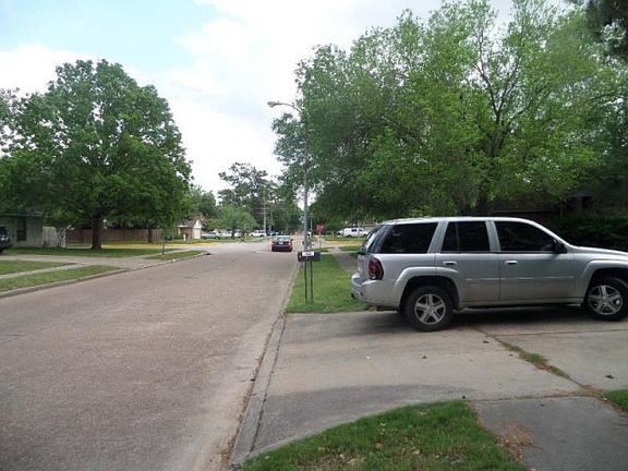 5th image of 7407 Woodland West Dr