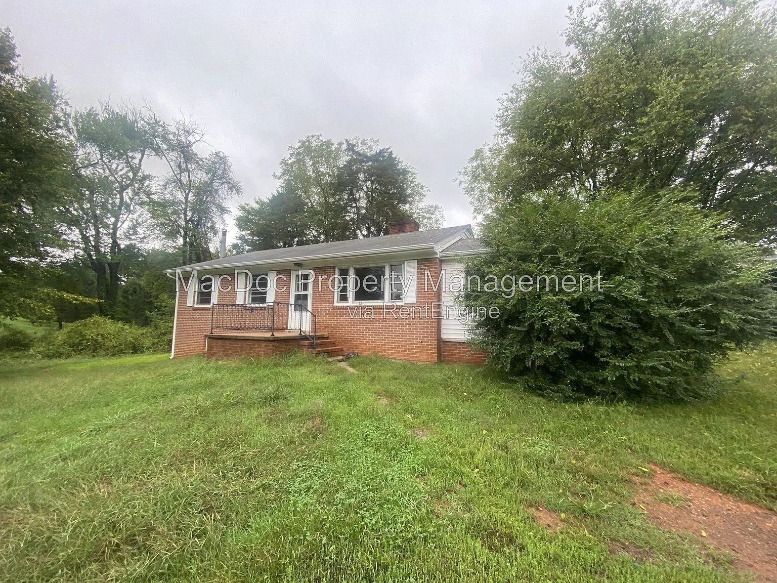 3 bed, 1.0 bath, 1118 sqft, $1,645 — Photo 1