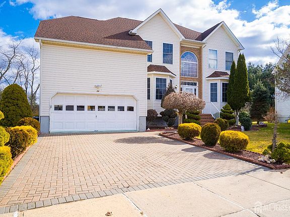 2nd image of 44 Lexington Rd