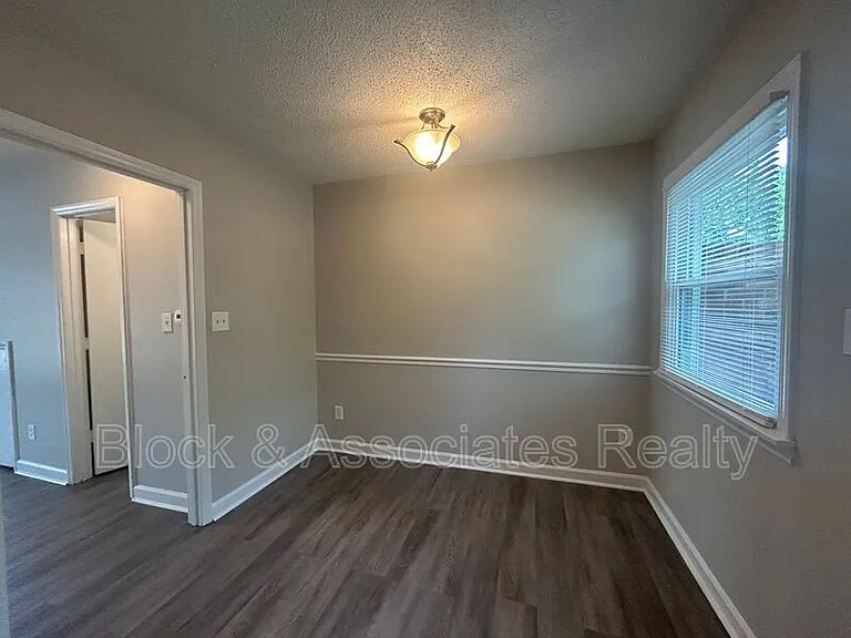 504 S Cherry St — Photo 5