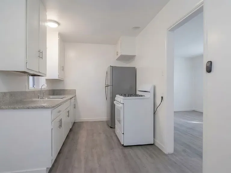 1124 W 110th St — Photo 2