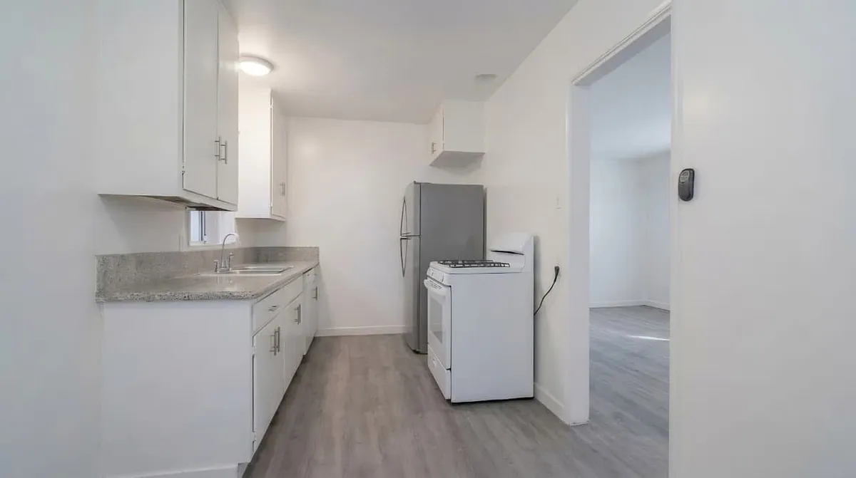 Building Photo - 1124 W 110th St