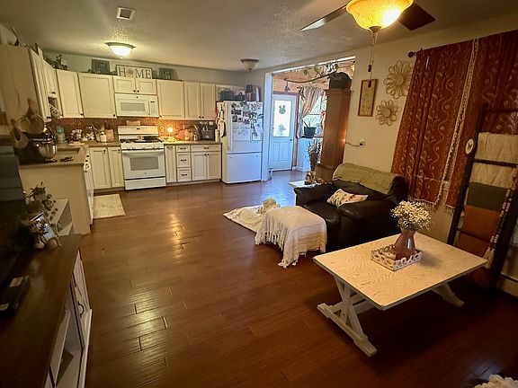 3rd image of 663 Beach Pond Road