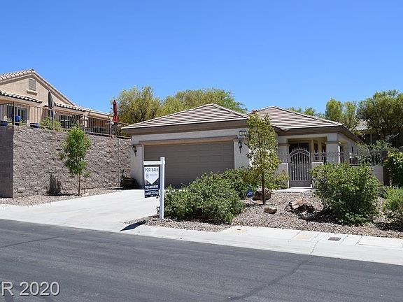 3rd image of 2811 Sapphire Desert Dr