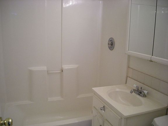 Main Flr Bath