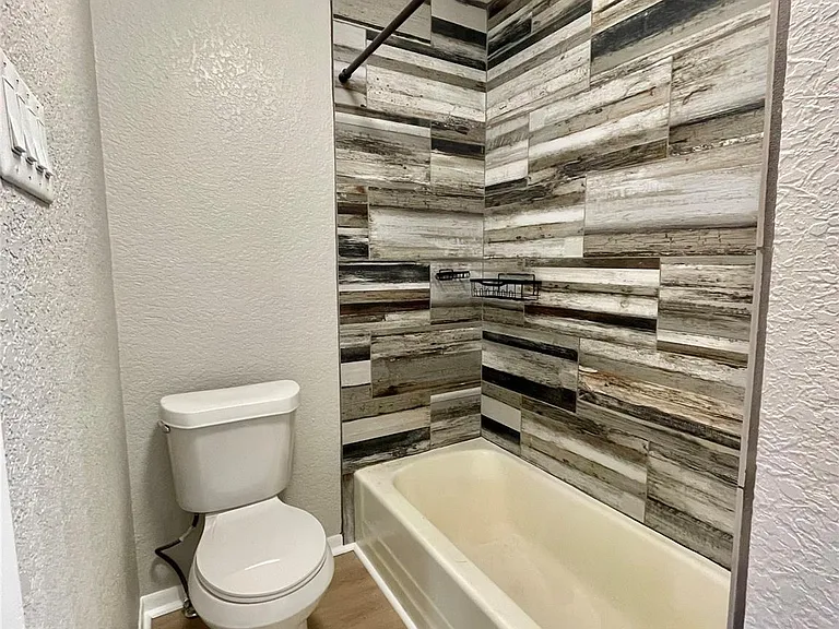 817 N Valderas St — Photo 18