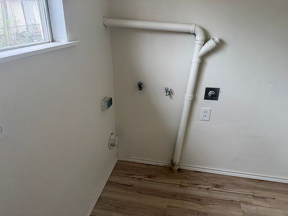5th image of 709 S Chupaderas St