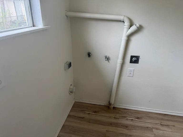 709 S Chupaderas St — Photo 5