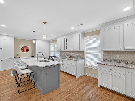 3rd image of 308 Holly Park Ln