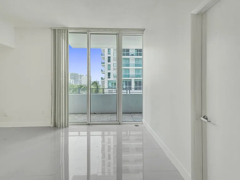 350 NE 24th St #509 — Photo 33