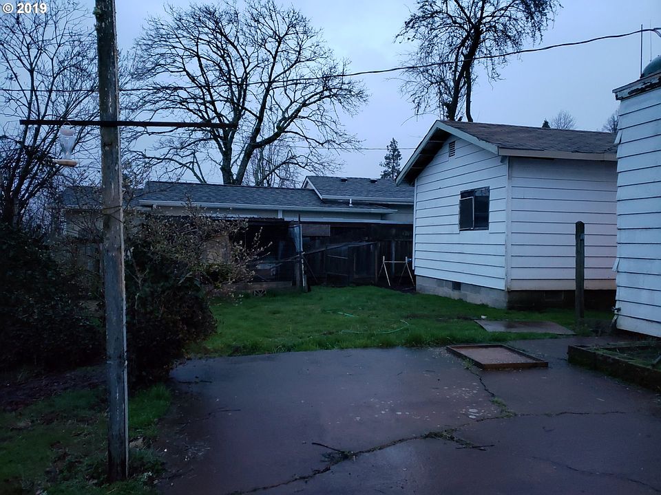 2nd image of 2540 Lawrence St