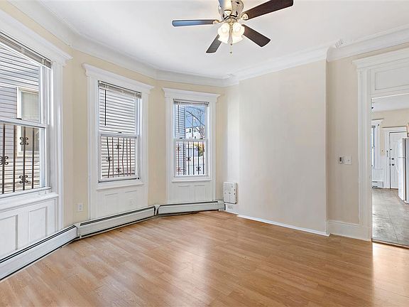 2nd image of 893 Montgomery St Unit 1L