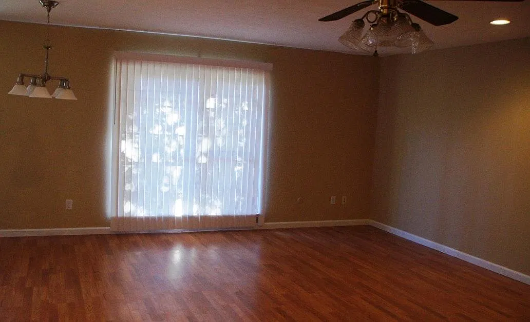 3 bed, 1339 sqft, $2,050 — Photo 3