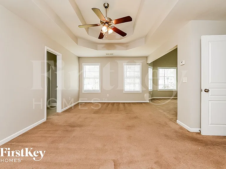 325 Madison Ave — Photo 7