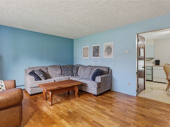 3rd image of 939 Pauline Ave