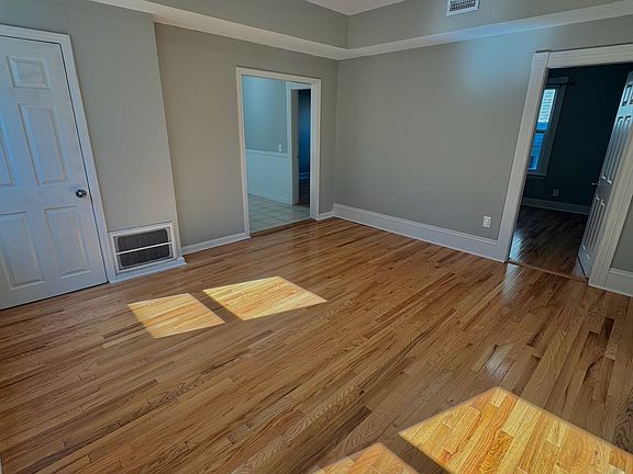 5th image of 23 Crompton St #2