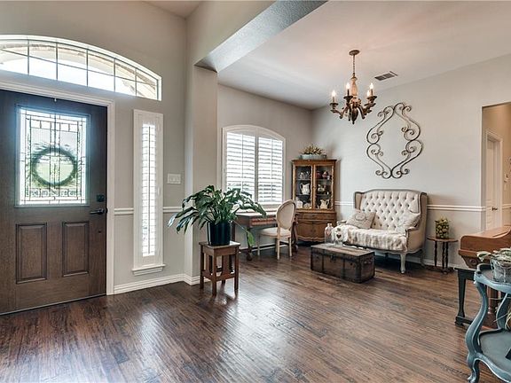 3rd image of 645 Melody Ln