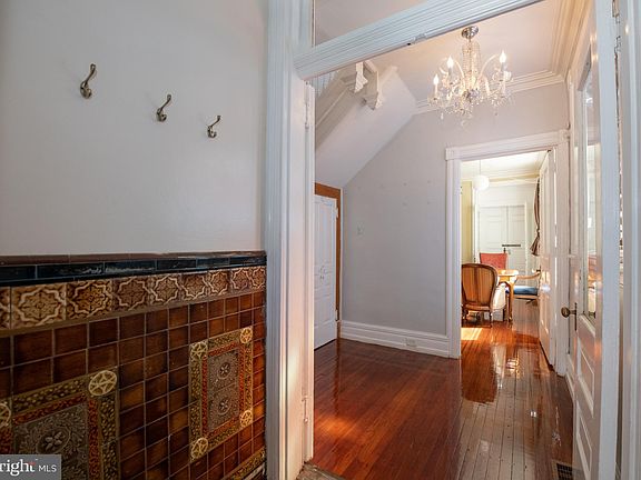 5th image of 306 W School House Ln