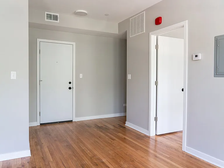 3051 W Leland Ave — Photo 14