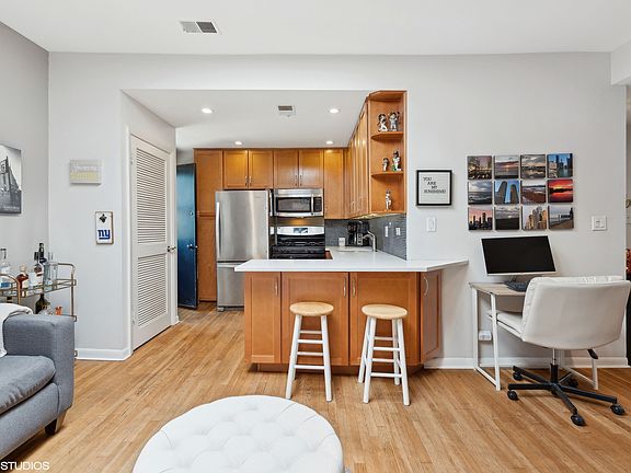 5th image of 2943 N Sheffield Ave APT 3